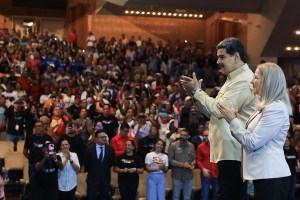 Maduro planteó restar atribuciones a las gobernaciones y darle recursos a los consejos comunales