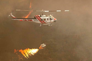 “Helitorch”, el helicóptero “escupe fuego” que alimenta las teorías conspirativas sobre los incendios en Canadá (Videos)