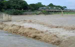 Alerta en Barinas: Crecida del río Santo Domingo superó dos metros de altura