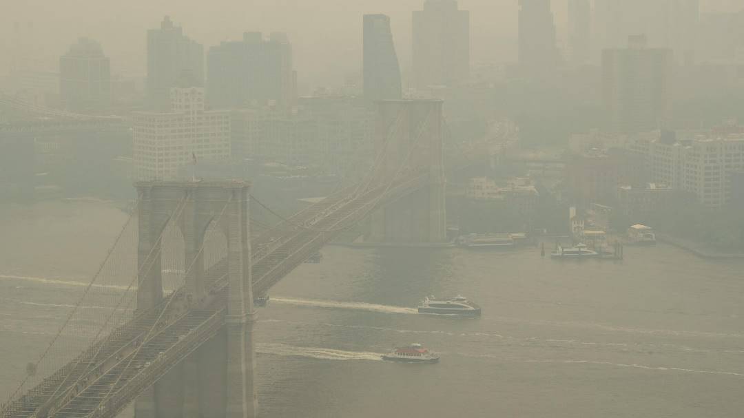 Más de 100 millones de personas están bajo alerta por aire insalubre en EEUU