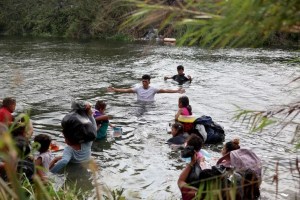 Rechazan plan de Texas de poner boyas en el Río Grande contra el cruce de migrantes