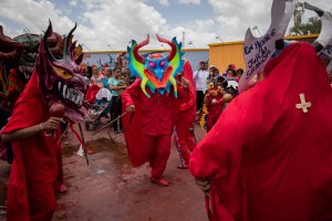 Cientos de Diablos Danzantes celebraron el Corpus Christi con una procesión en Miranda (Fotos)