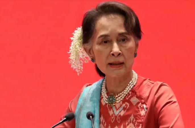 Ejército birmano traslada a Aung San Suu Kyi de prisión a edificio gubernamental desconocido