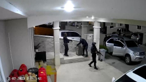 VIDEO: encapuchados con armas largas amordazaron a sus víctimas para robar caja fuerte en Lara