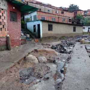 Noche de terror en barriada tachirense tras nuevo desborde de la quebrada La Chucurí