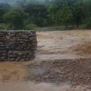 Barinas: Crecida del río Socopó fracturó el muro de contención en el Barrio Las Flores
