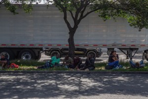 “Nos extorsiona la policía”: Los nuevos obstáculos de los migrantes para alcanzar la frontera de EEUU