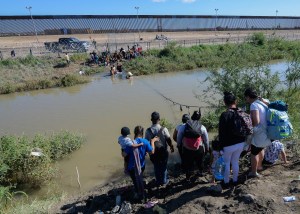 México rescató a 11 migrantes mientras cruzaban el río Bravo