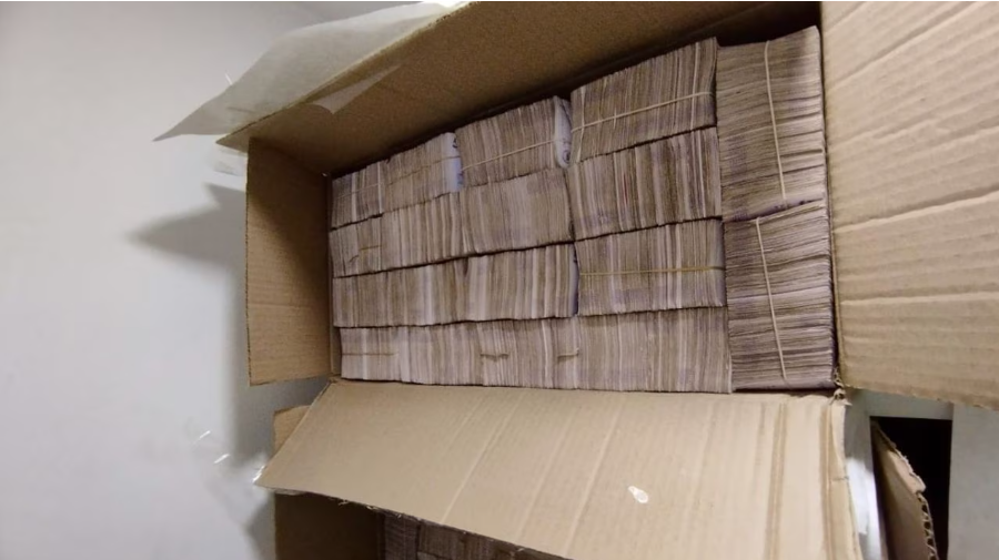 Esta es la millonaria suma en efectivo que red criminal tenía en cajas de cartón en Colombia