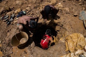 Niños y adolescentes abandonan los estudios para dedicarse a la minería en Bolívar