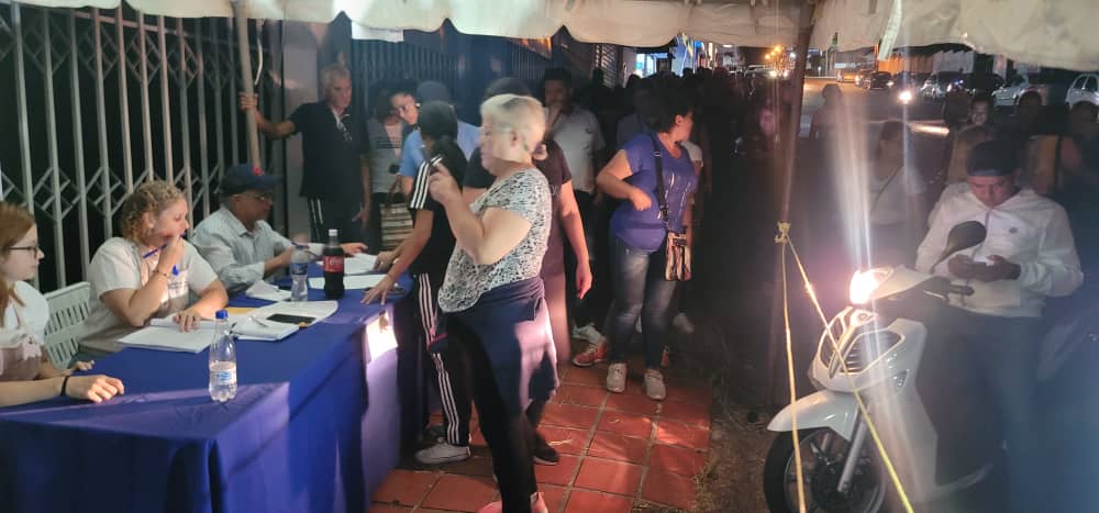 En Táchira continúan electores en fila para ejercer su derecho al voto este #22Oct (VIDEO)