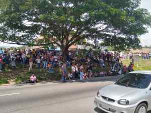 “Necesitamos respuestas”: Familiares continúan a las afueras del Penal de Tocuyito (VIDEO)