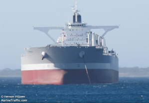 Empresa polaca Orlen fletó supertanquero para cargar petróleo venezolano rumbo a China