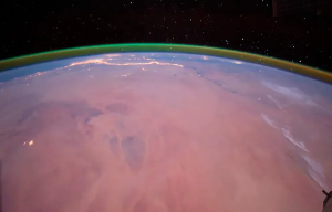 Detectaron por primera vez un extraño resplandor verde que ilumina el cielo de Marte