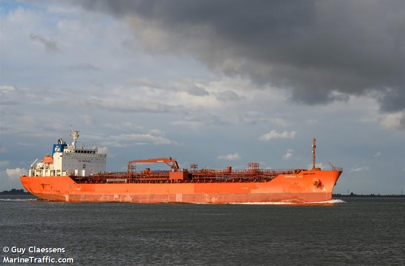 Tanquero petrolero vinculado a Israel fue apresado por piratas frente a las costas de Yemen