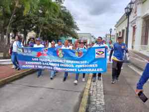 Marcha de docentes por aumento salarial llegó a la Gobernación de Barinas este #7Nov