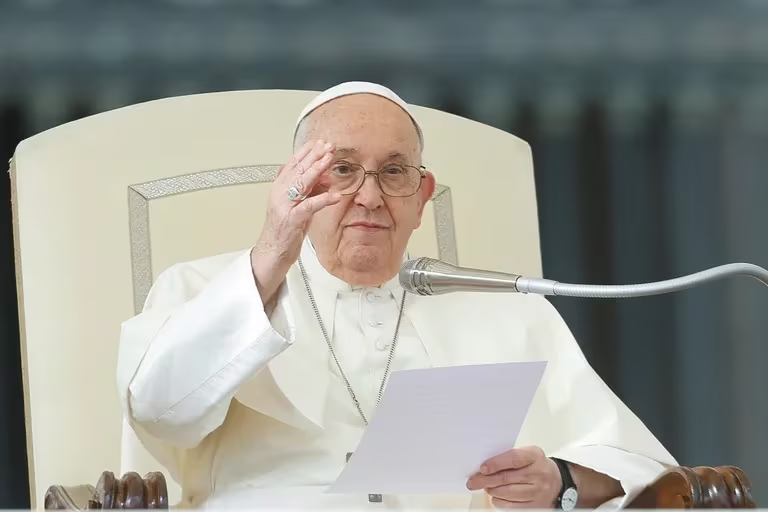 El papa Francisco pide decisiones valientes para proteger el medio ambiente ante fenómenos climáticos extremos