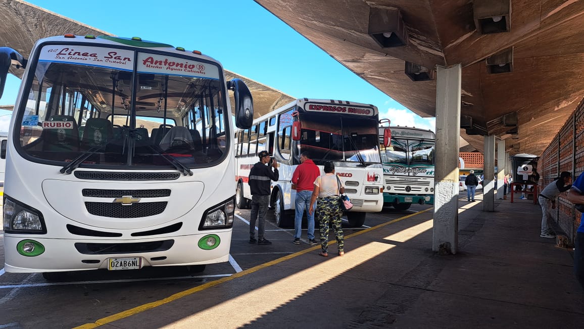Reportan baja afluencia de pasajeros en el Terminal de San Cristóbal en plena temporada decembrina