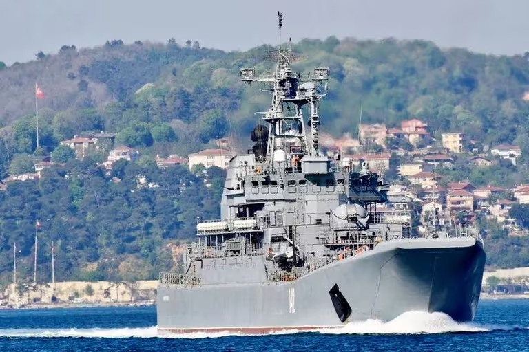 Cómo era el “Novocherkassk”, el buque de guerra ruso destruido por un ataque ucraniano en Crimea