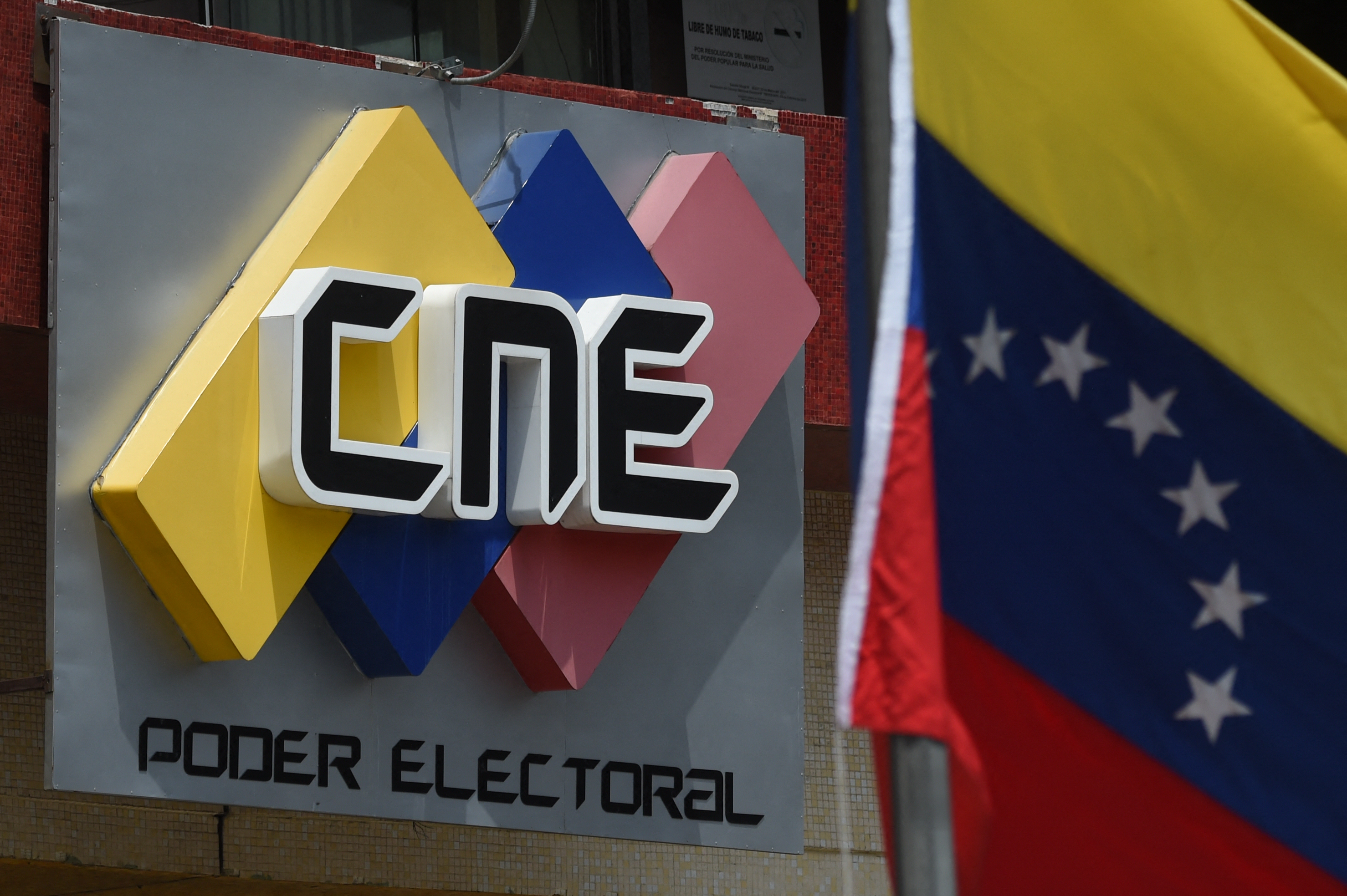 Cómo funciona el engranaje del chavismo para evitar que oposición participe en las elecciones de Venezuela