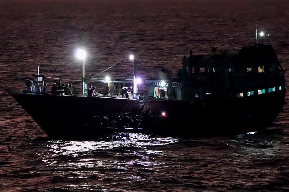 Marina india rescata pesquero iraní secuestrado por piratas somalíes