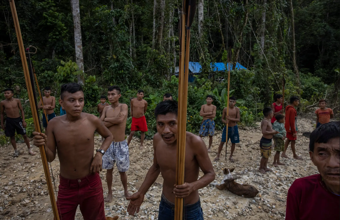 Yanomamis brasileños piden el desarme de los mineros ilegales que se mantienen en sus territorios
