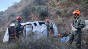 Milagro en California: sobrevivió cuatro noches en las montañas después de que su carro cayera por un cañón