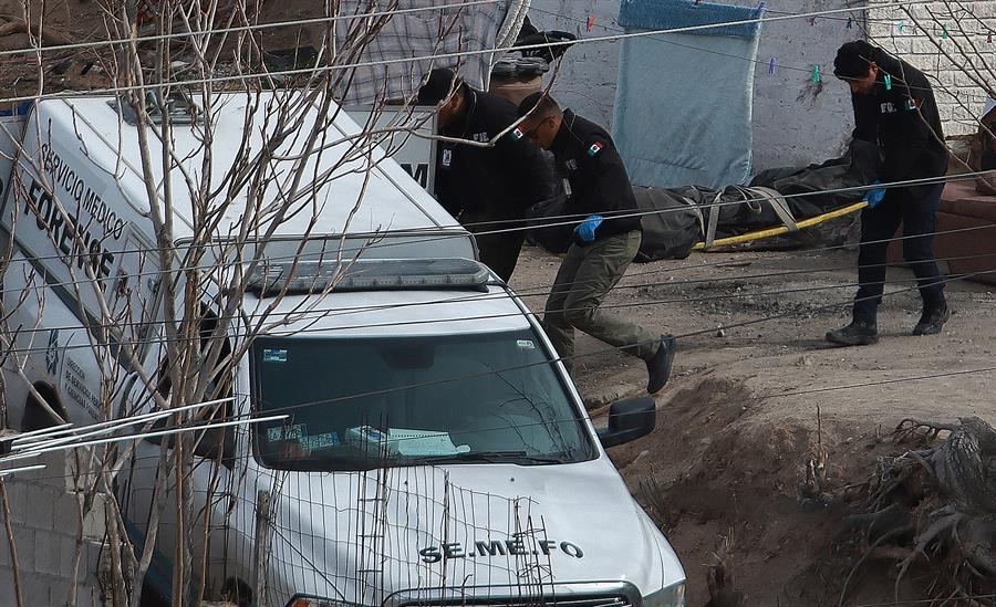 Activistas hallaron cinco restos óseos en fosa clandestina en Ciudad de México