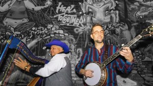Larry y Joe: venezolano se une con estadounidense para fusionar la música criolla con apalache