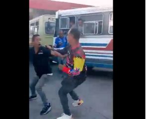 En plena crisis por gasolina, se prendió terrible trifulca en una bomba en Maracay (VIDEO)