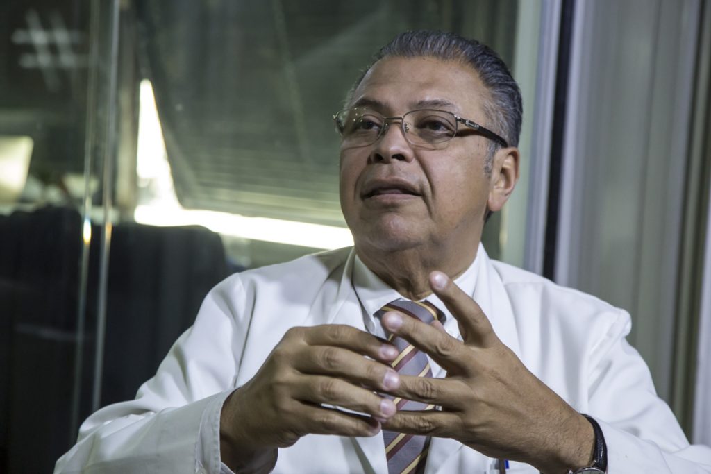 Huniades Urbina aseguró que los quirófanos de hospitales públicos en Venezuela registran un 70 % de desabastecimiento