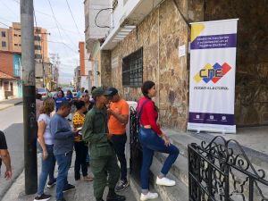 Máquinas secuestradas y ventajismo en jornadas del Registro Electoral no amilanan a venezolanos que quieren votar