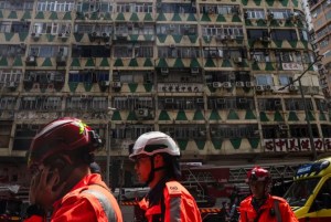 Incendio en edificio residencial de Hong Kong deja al menos cinco muertos y más de 20 heridos