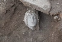 Arqueólogos encontraron una estatua de Apolo: data de hace 1800 años, pero le falta una parte clave