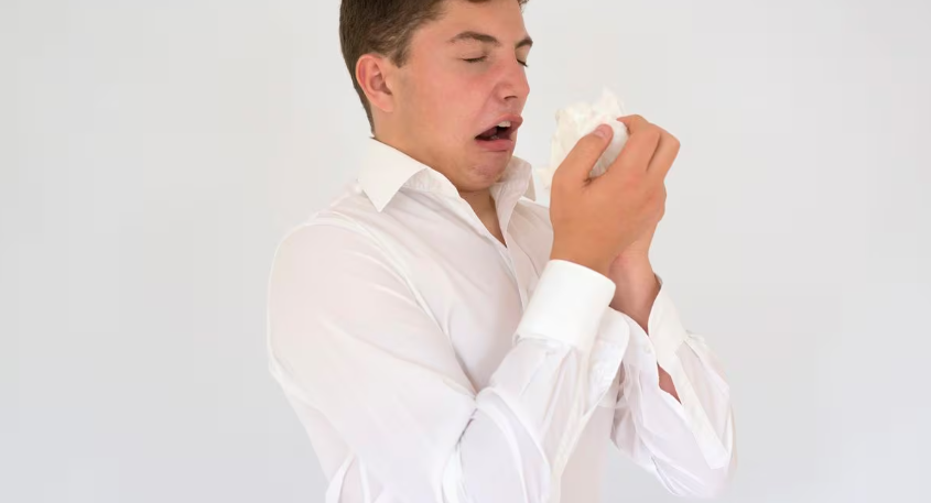¿Por qué se suele decir “salud” cuando alguien estornuda? Este sería el origen de esta reacción