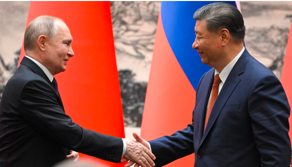 China y Rusia deben afrontar en conjunto sanciones y proteccionismo, según Wang Yi