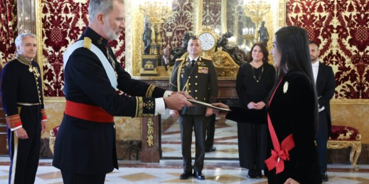 Expresidenta del TSJ entrega credenciales al rey Felipe VI como embajadora del chavismo en España