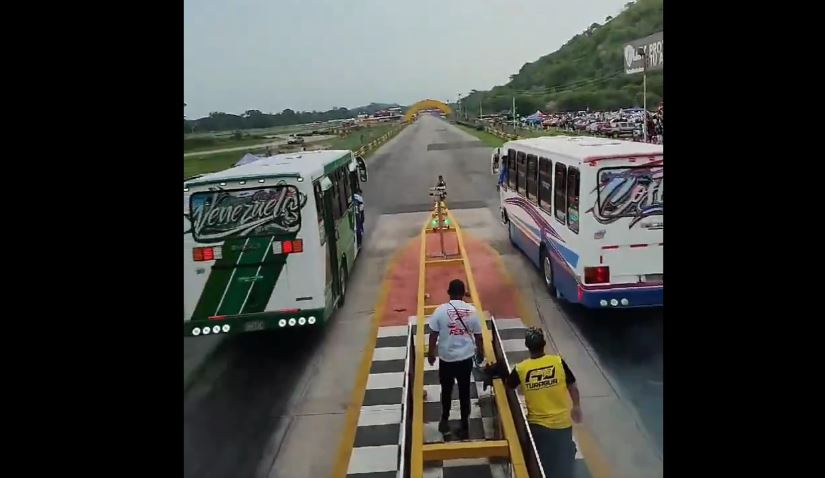 “Van parejos”: pique de autobuses Encava de Turagua se viralizó en redes (VIDEO)