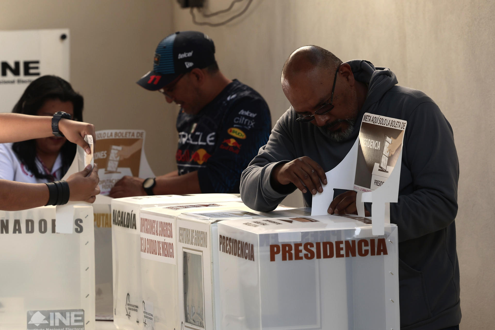 Centros de votación cierran oficialmente en todo México