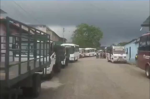 Maduro llevó decenas de autobuses a Trujillo a falta de apoyo de seguidores locales (Video)