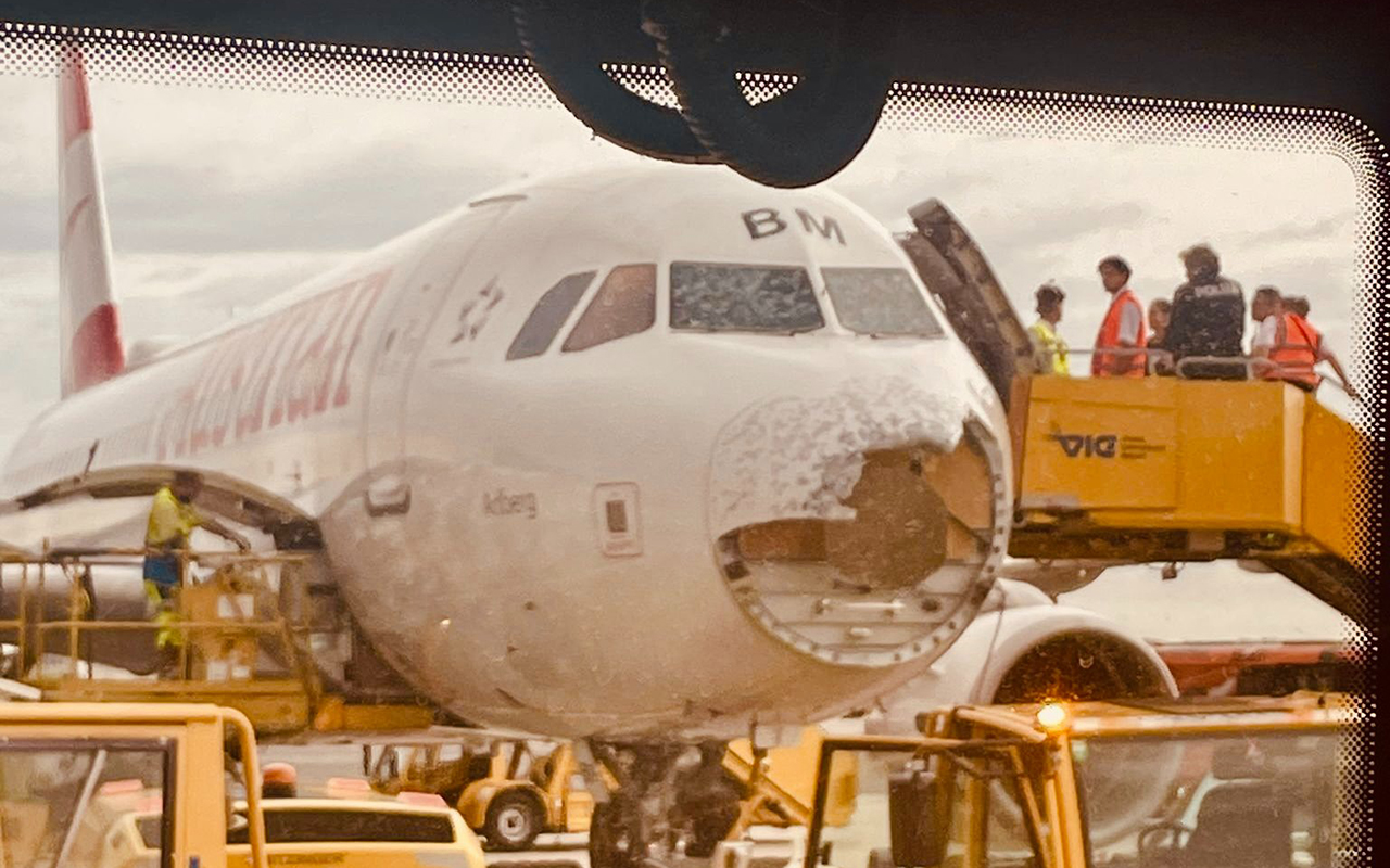 ¡Mayday! Tormenta de granizo destrozó la trompa de un avión en pleno vuelo
