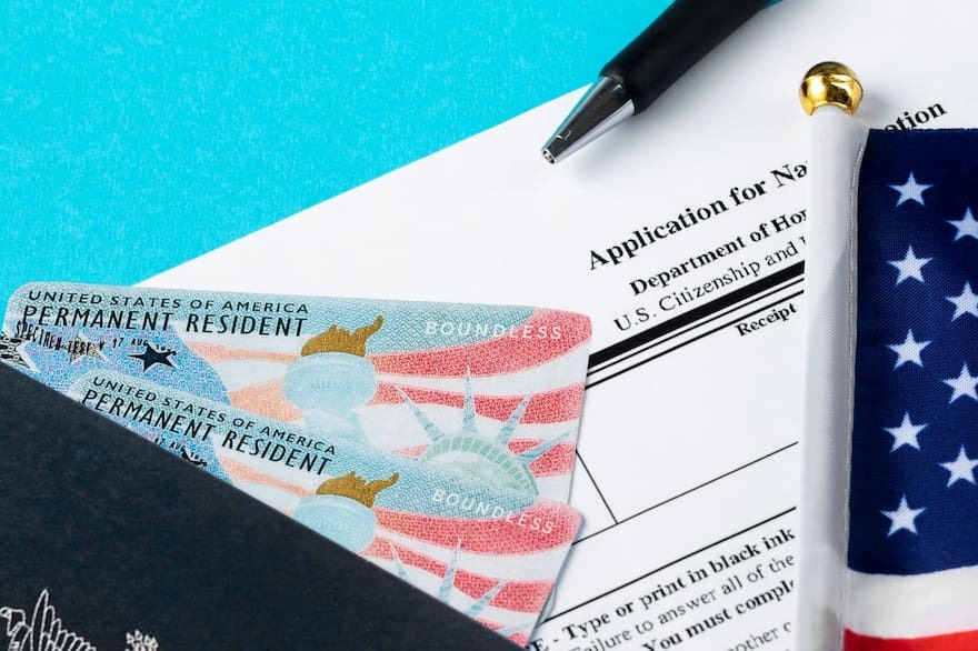 Una nueva ley de Ron DeSantis podría darle la green card a trabajadores extranjeros
